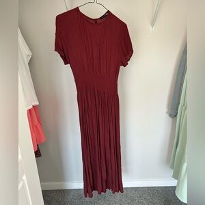 Elegant Burgundy Maxi Dress